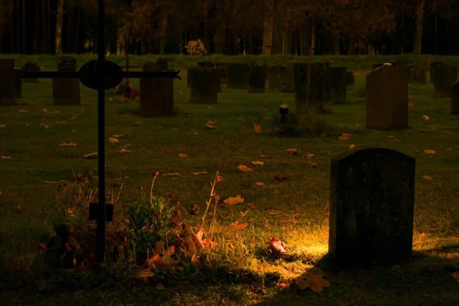 স্বপ্নে কবর দেখলে কি হয়